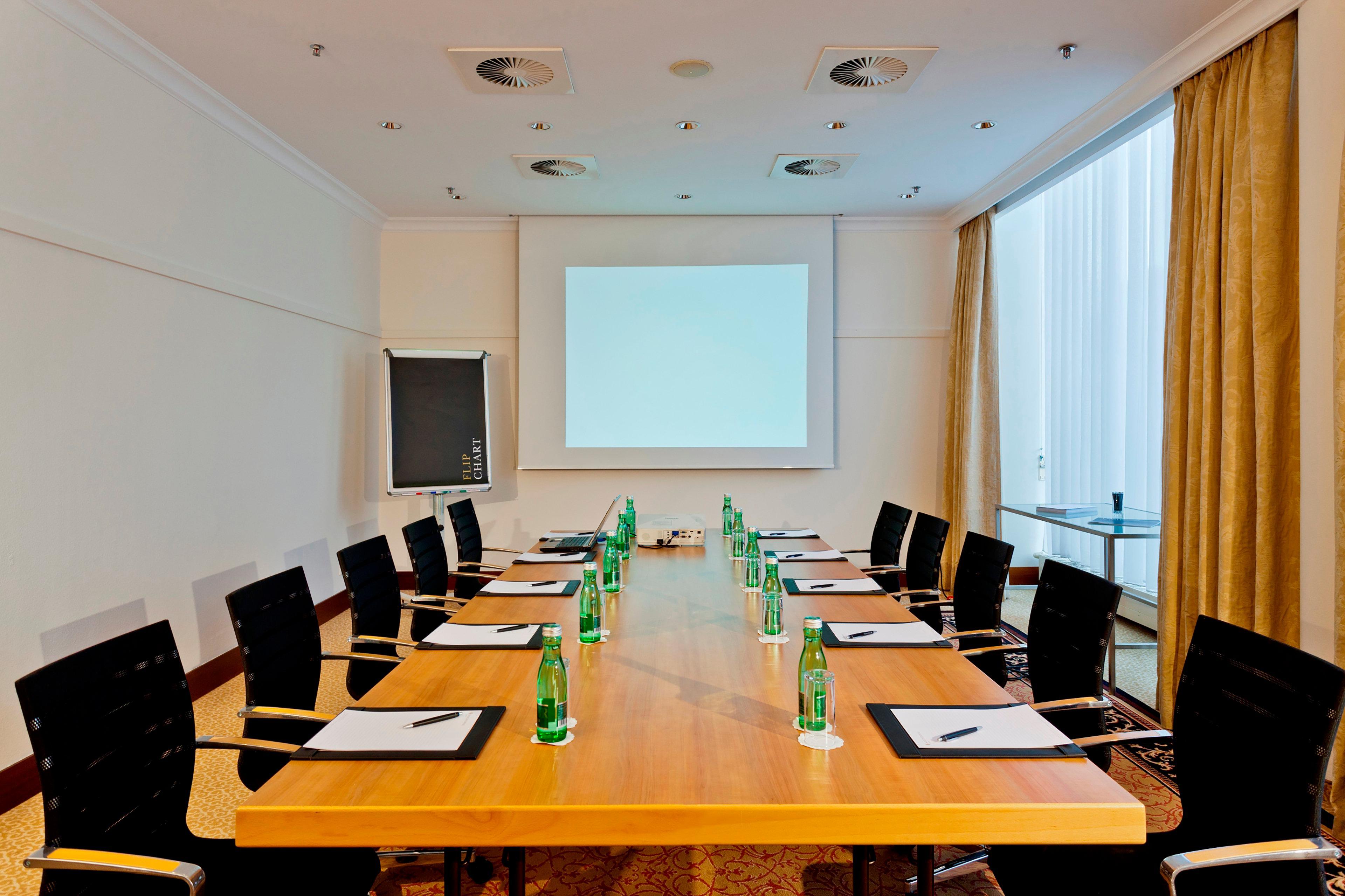 维也纳洲际酒店 外观 照片 A meeting room