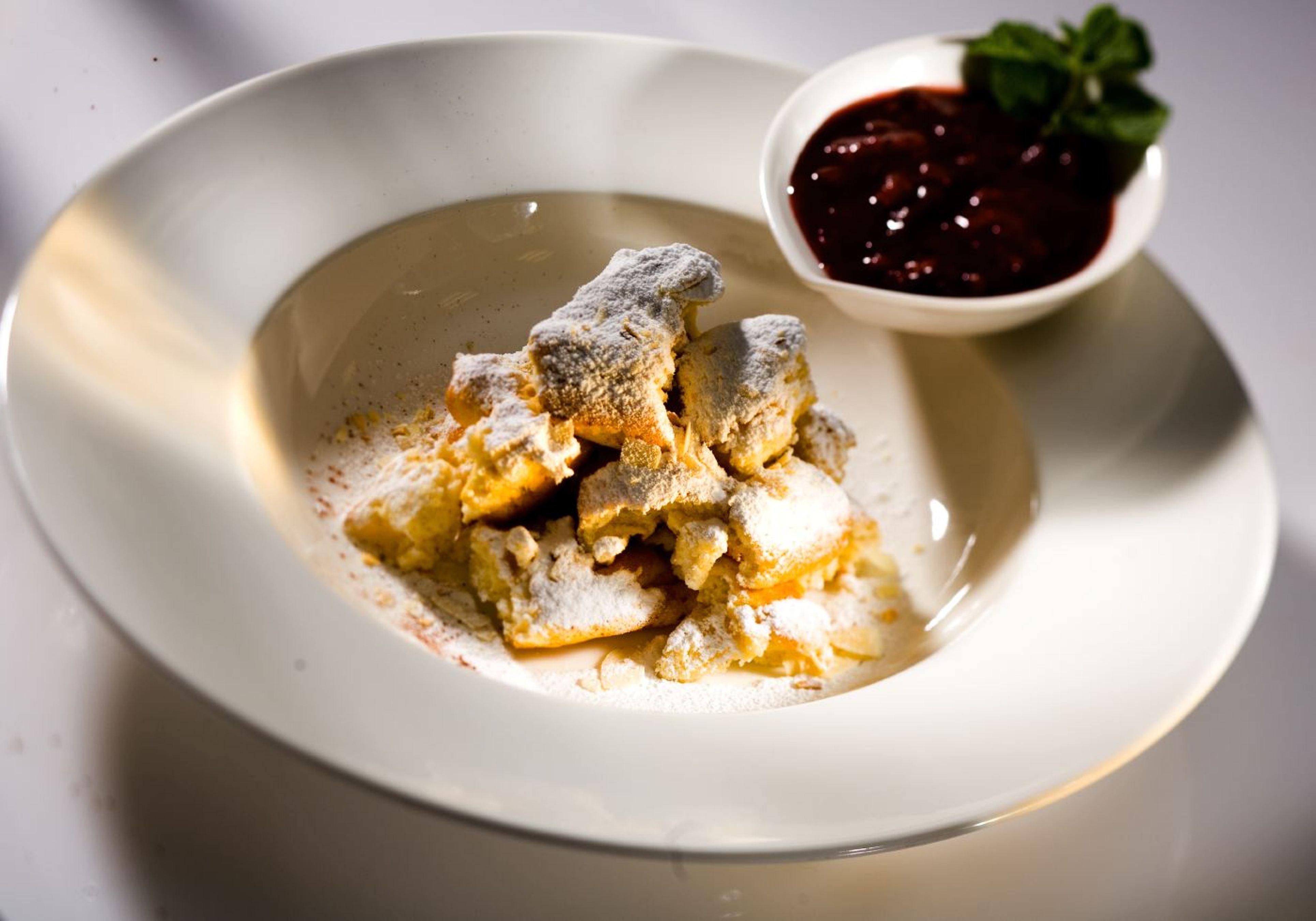 维也纳洲际酒店 外观 照片 Blue cheese with a port wine sauce