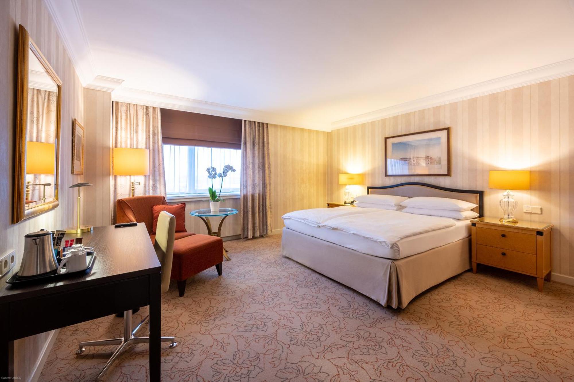维也纳洲际酒店 外观 照片 A room at the hotel